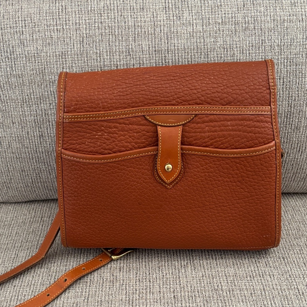 Vintage Like NEW Dooney & Bourke Saddle Pebbled Leather Crossbody Bag - Picture 3 of 12